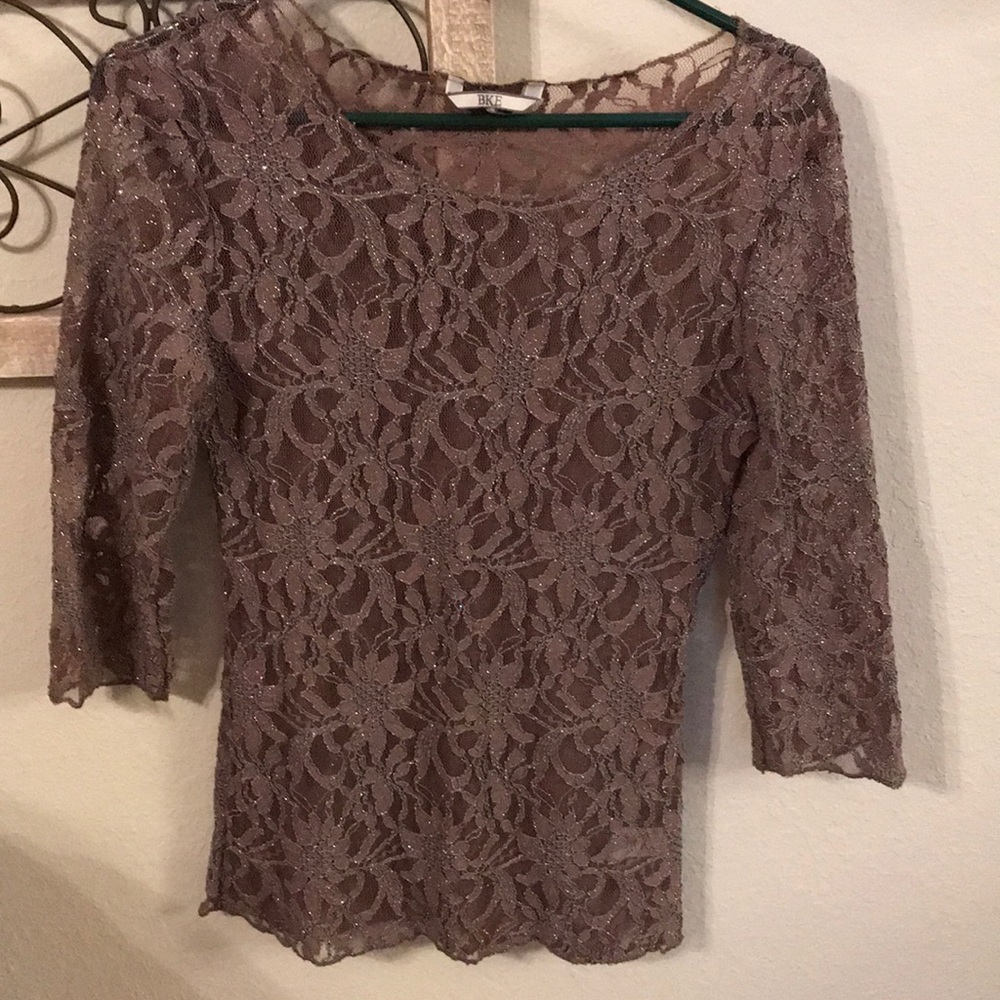 Buckle top